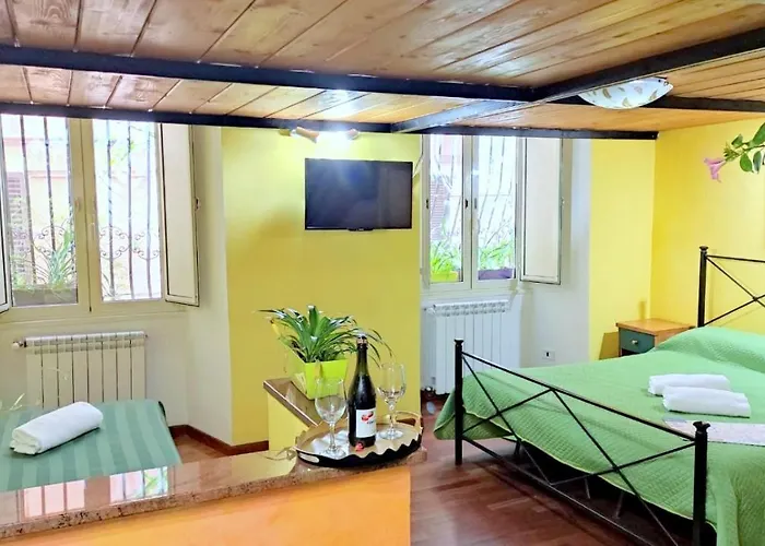 La Casa Verde Roma - Free Secure Parking If You Book 3 Nights *